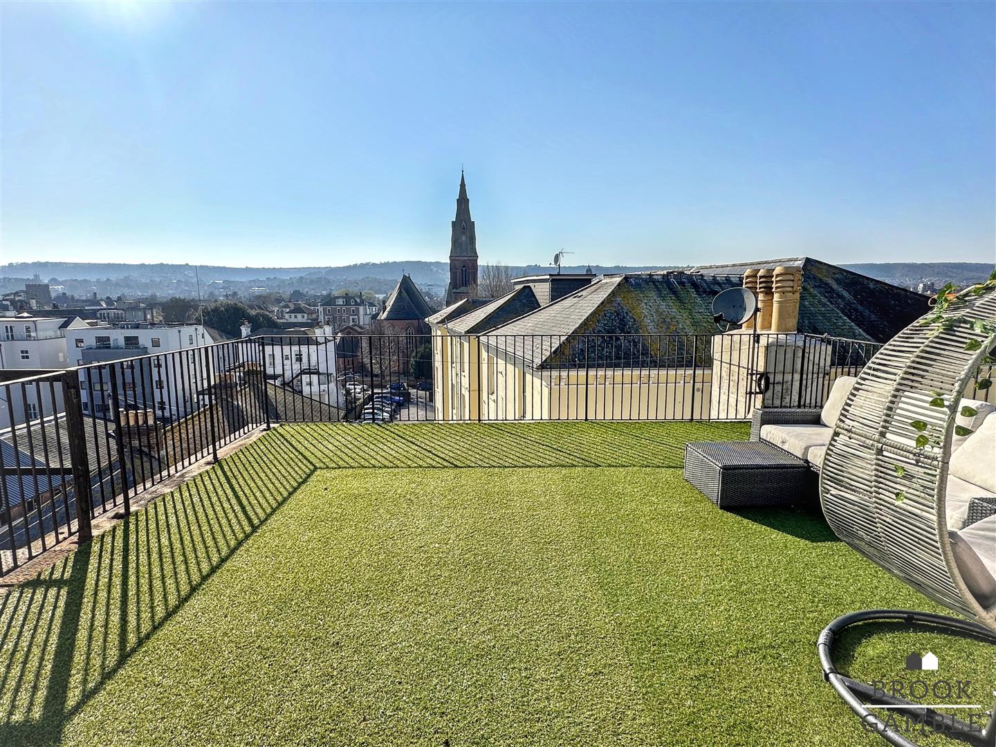 2 Bedroom Apartment - Purpose Built. Sussex Mansions in Eastbourne, East Sussex 3